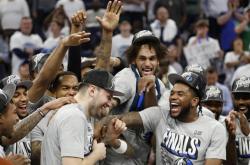 开云体育-包含新疆队横扫独行侠，布伦森统治全场的词条