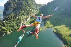 开云体育中国-孤胆破阵，乔治扛起全队，勇士碾压火箭背后的英雄叙事