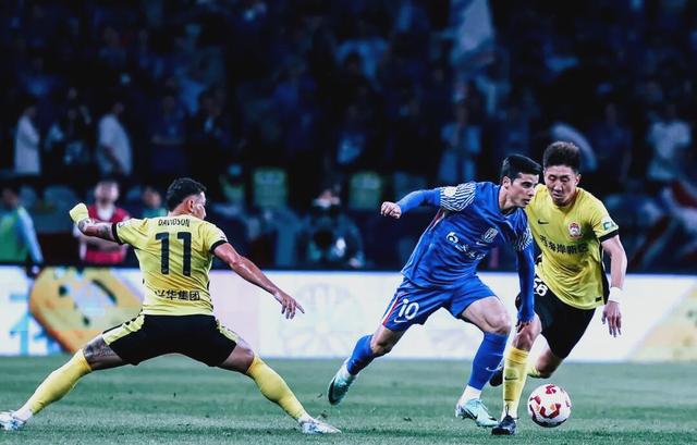 激烈角逐，球员全力以赴拼搏