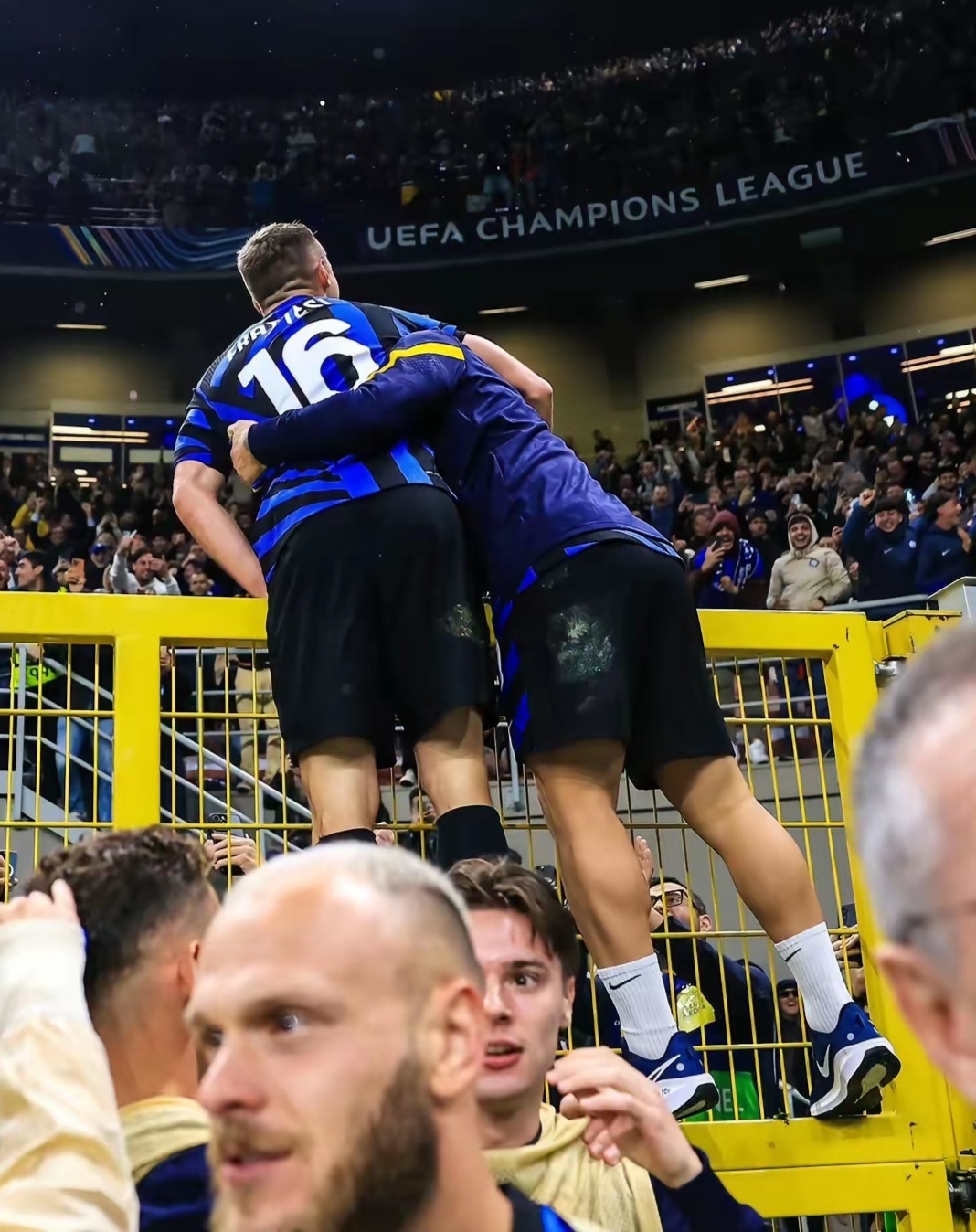 包含土耳其男篮血洗意大利男篮，汉密尔顿打破历史纪录的词条