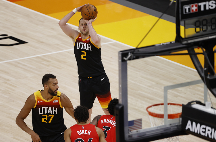 包含猛龙淘汰爵士,尼科·曼奇扬再度镇守战场的词条 包含猛龙淘汰爵士,尼科·曼奇扬再度镇守战场的词条