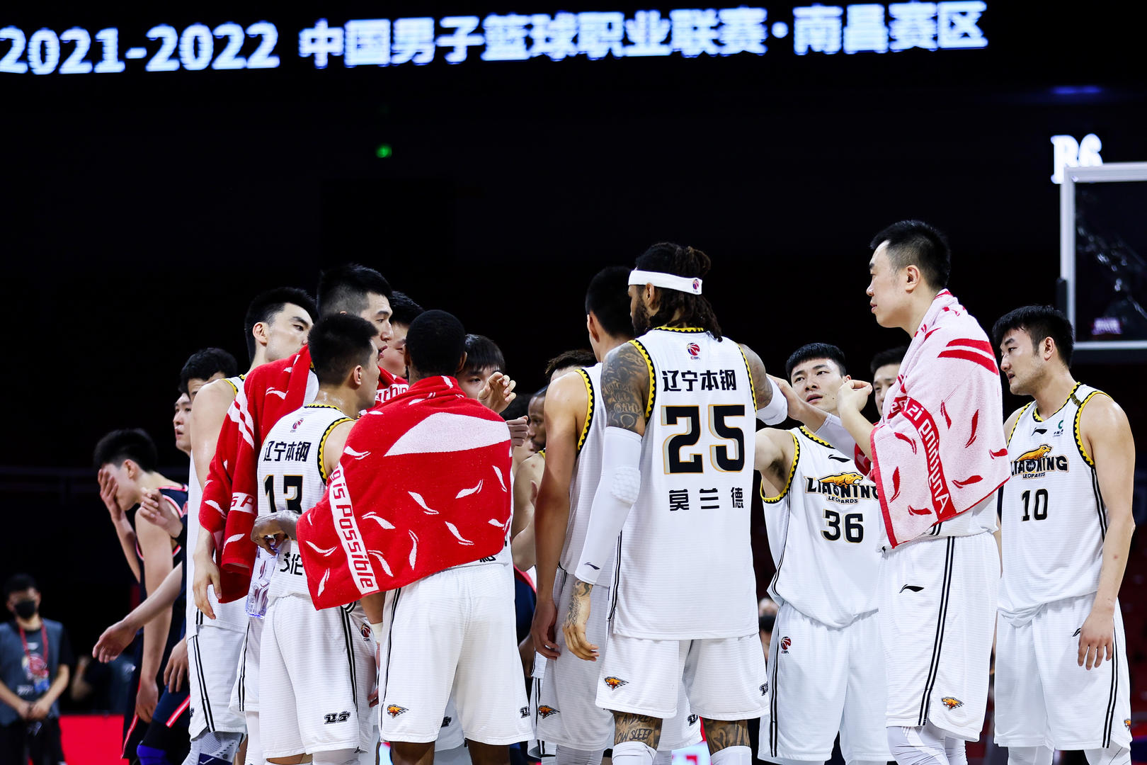 包含奥地利客场战胜斯洛伐克，晋级形势看好的词条