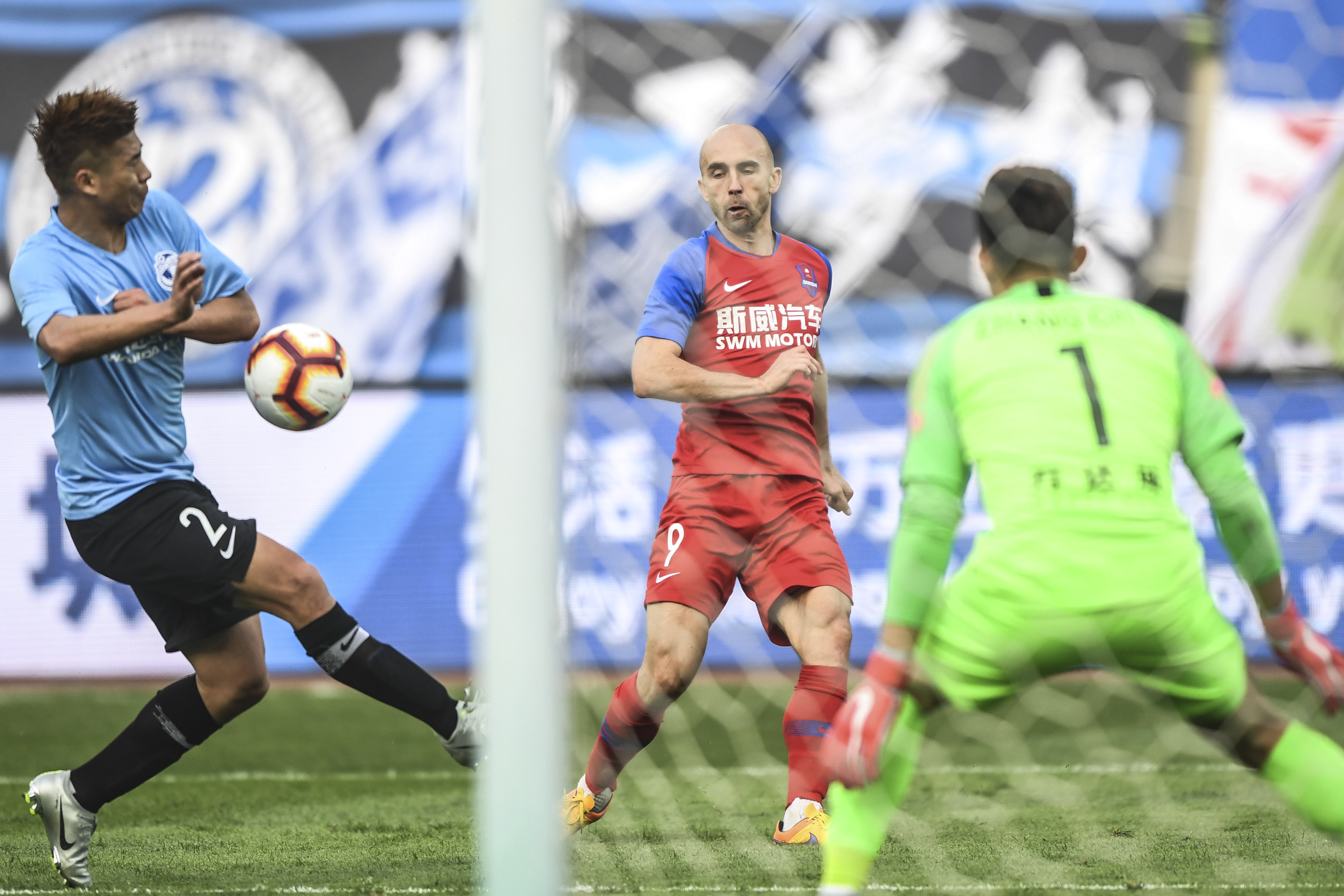 大连一方客场逼平重庆斯威，表现趋于稳定状态的简单介绍