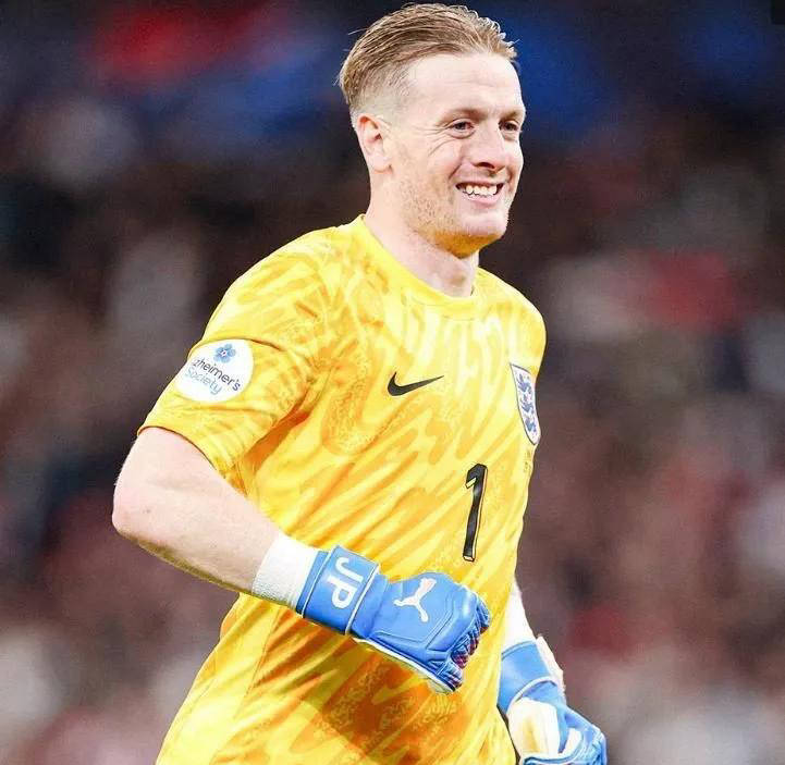 奥地利逆转英格兰，皮克带队取胜