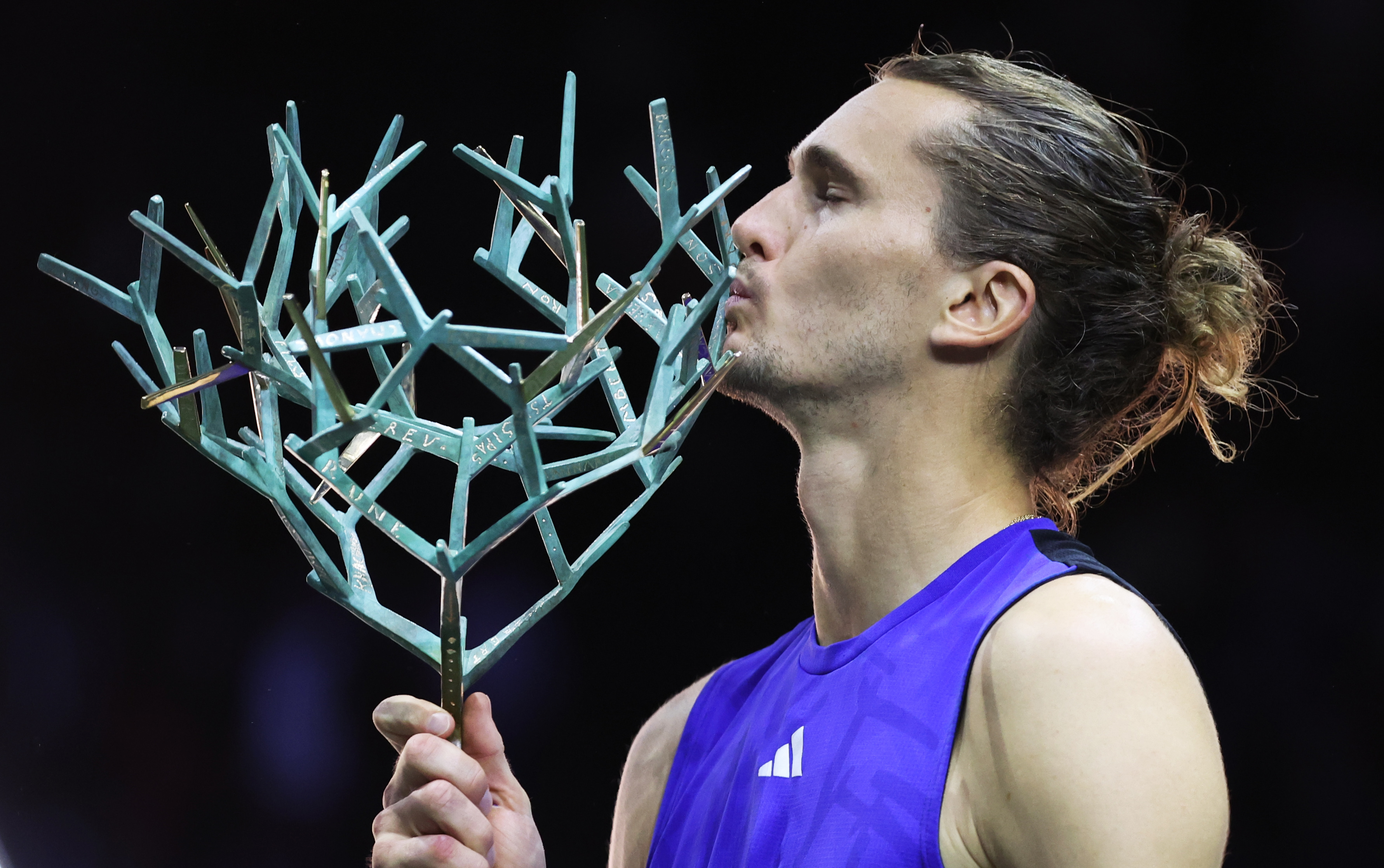 德国网球队鏖战美国网球队,兹维列夫制霸全场的简单介绍 德国网球队鏖战美国网球队,兹维列夫制霸全场的简单介绍