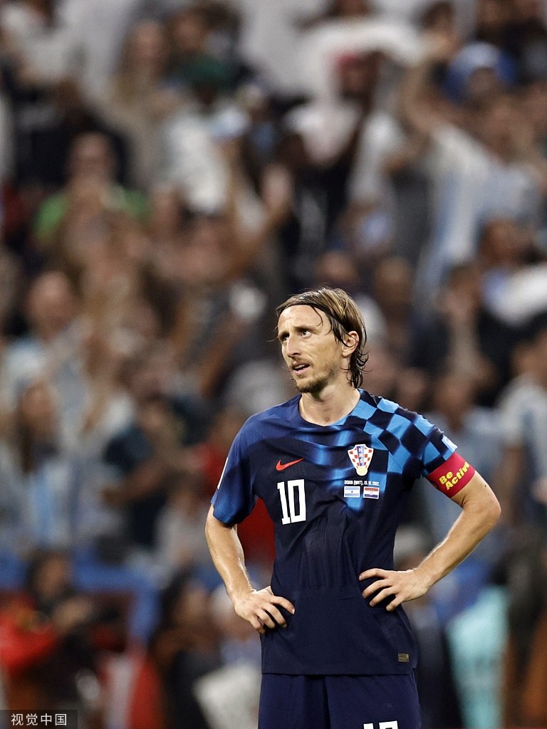 包含法国险胜中国，莫德里奇惊艳世界的词条