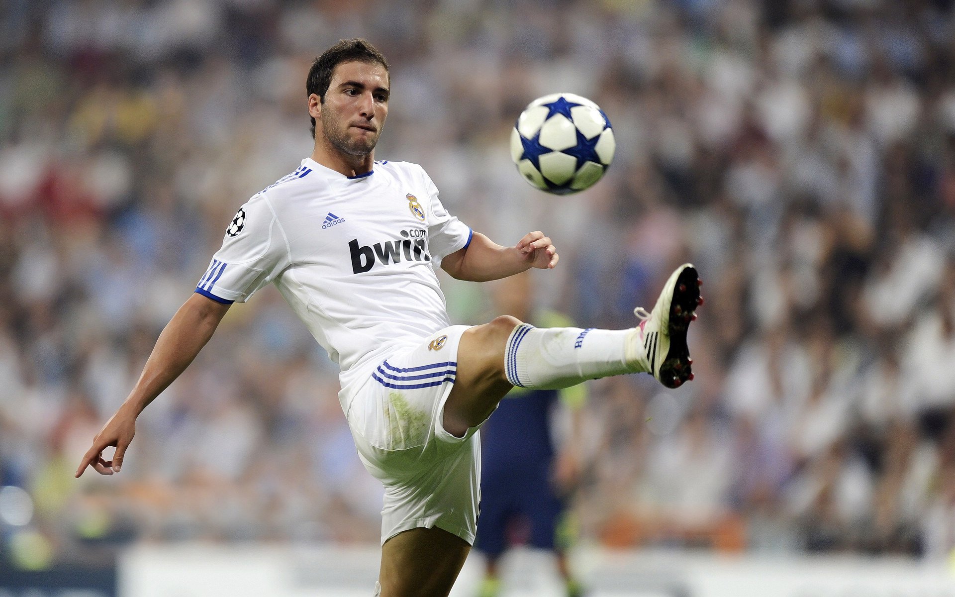 南美风暴席卷加勒比，马丁内利生死时刻封神，巴拉圭制霸牙买加挺进决赛