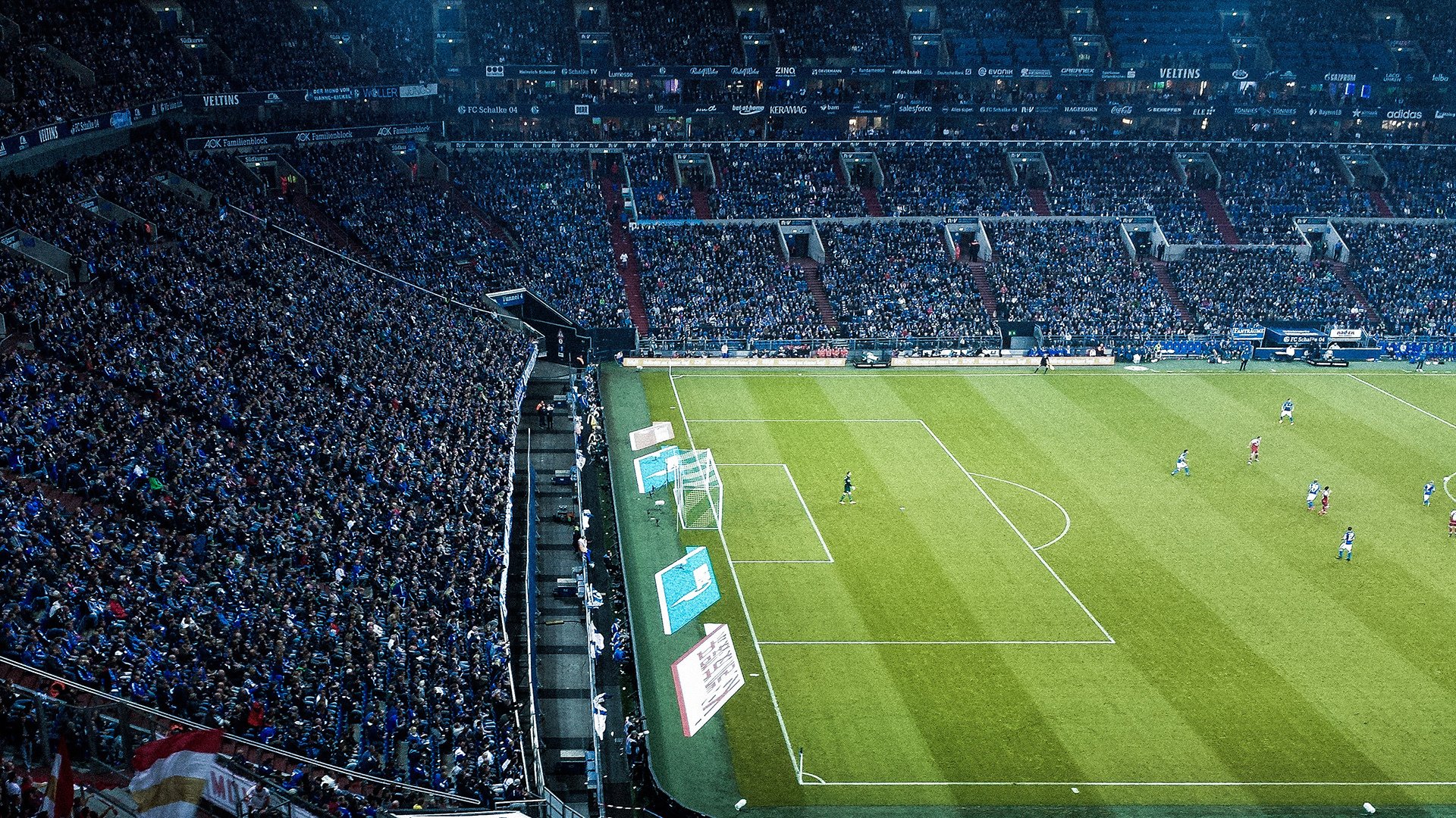 双城记，利物浦险胜马德里竞技，梅西带队取胜—足球之夜的两种胜利哲学